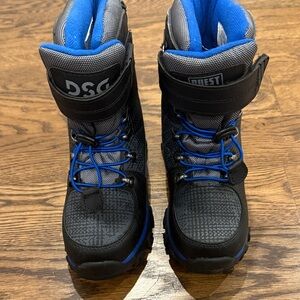 DSG Kids' Black and Blue Adventure Boots